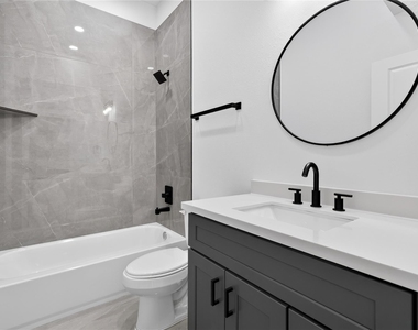 4822 Creekmont Drive - Photo Thumbnail 8