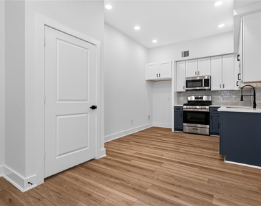 4822 Creekmont Drive - Photo Thumbnail 4