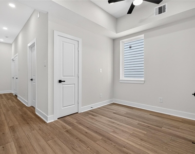 4822 Creekmont Drive - Photo Thumbnail 13