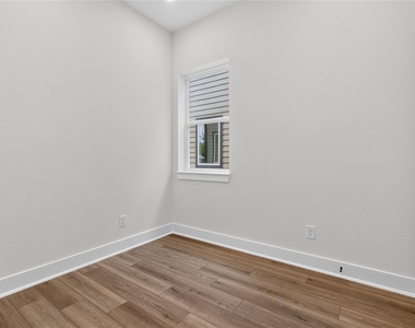 4822 Creekmont Drive - Photo Thumbnail 6