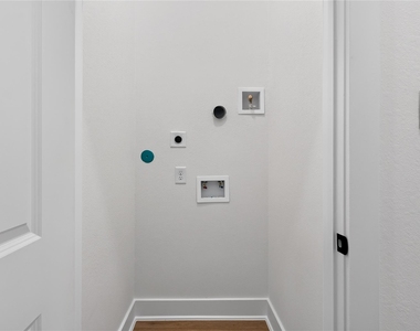 4822 Creekmont Drive - Photo Thumbnail 14