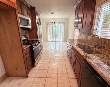1418 Carolina Grove Lane - Photo Thumbnail 4