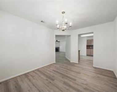 16717 Foursquare Drive - Photo Thumbnail 5
