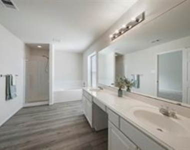 16717 Foursquare Drive - Photo Thumbnail 8