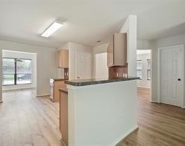 16717 Foursquare Drive - Photo Thumbnail 4