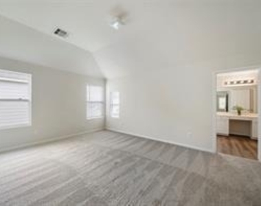 16717 Foursquare Drive - Photo Thumbnail 7