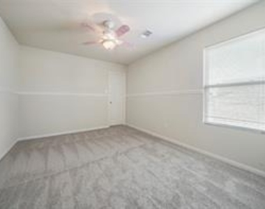 16717 Foursquare Drive - Photo Thumbnail 15