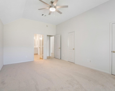 26127 Bent Meadow Court - Photo Thumbnail 6
