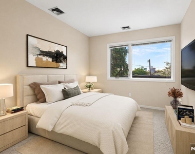 555 Riverside - Photo Thumbnail 12