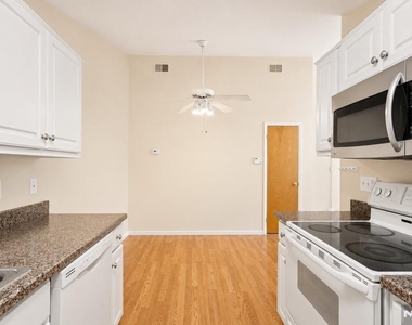 555 Riverside - Photo Thumbnail 9
