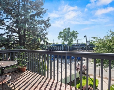 555 Riverside - Photo Thumbnail 21