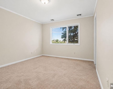555 Riverside - Photo Thumbnail 14