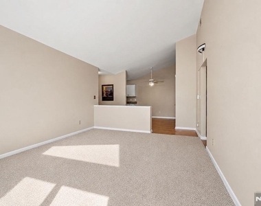 555 Riverside - Photo Thumbnail 5