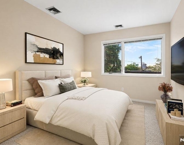 555 Riverside - Photo Thumbnail 16
