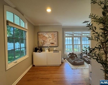 575 Knickerbocker - Photo Thumbnail 9