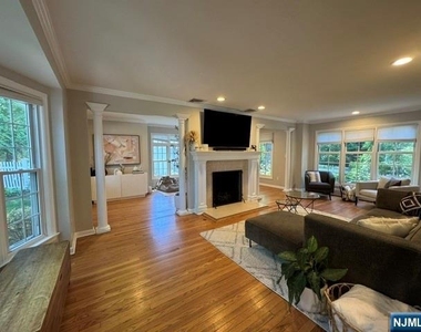 575 Knickerbocker - Photo Thumbnail 4