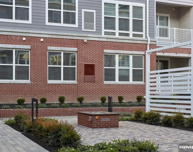 100 Eisenhower - Photo Thumbnail 28