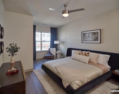 100 Eisenhower - Photo Thumbnail 16