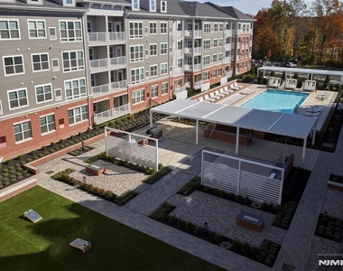 100 Eisenhower - Photo Thumbnail 26