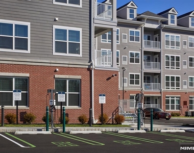 100 Eisenhower - Photo Thumbnail 34