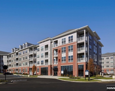 100 Eisenhower - Photo Thumbnail 35