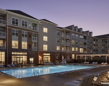 100 Eisenhower - Photo Thumbnail 24