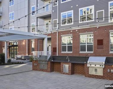 100 Eisenhower - Photo Thumbnail 21