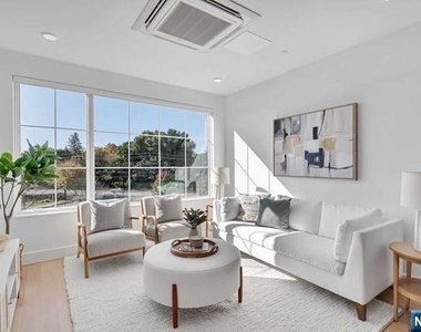 35 Jefferson - Photo Thumbnail 2