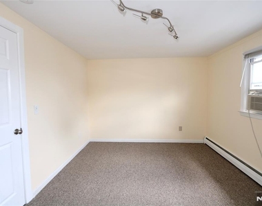 47 Van Dyke - Photo Thumbnail 18