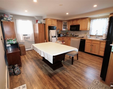 47 Van Dyke - Photo Thumbnail 2