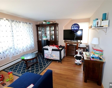 47 Van Dyke - Photo Thumbnail 5
