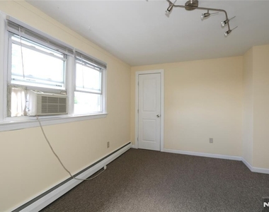 47 Van Dyke - Photo Thumbnail 15