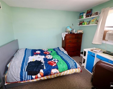 47 Van Dyke - Photo Thumbnail 9