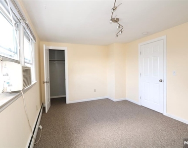 47 Van Dyke - Photo Thumbnail 17