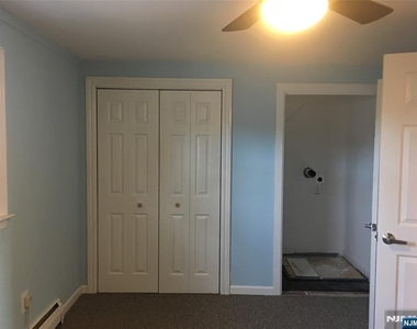 47 Van Dyke - Photo Thumbnail 12