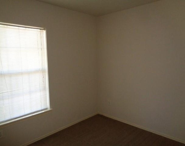 20107 Beechview Ln - Photo Thumbnail 4
