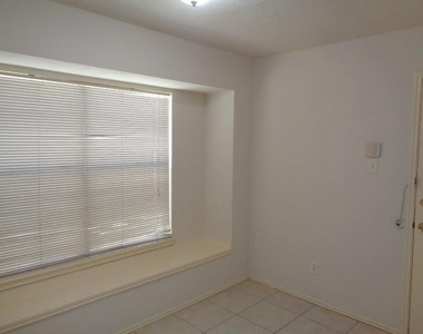 20107 Beechview Ln - Photo Thumbnail 7