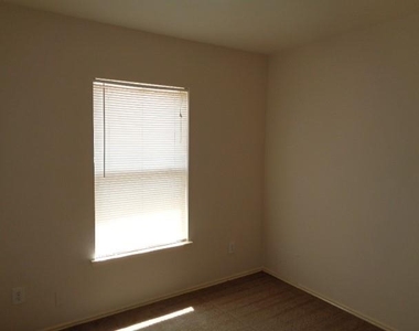 20107 Beechview Ln - Photo Thumbnail 16