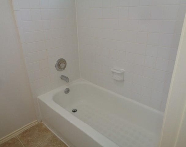 20107 Beechview Ln - Photo Thumbnail 12