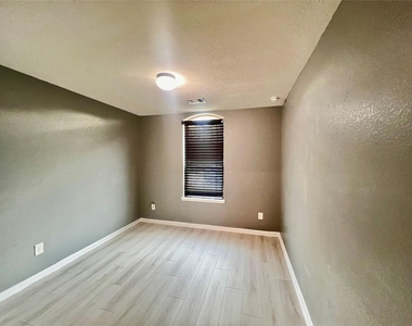 6718 Madison Heights Court - Photo Thumbnail 10