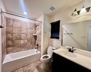 6718 Madison Heights Court - Photo Thumbnail 12