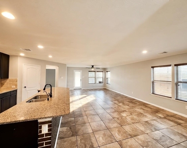 6718 Madison Heights Court - Photo Thumbnail 3