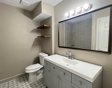 2410 Rolling Glen Drive - Photo Thumbnail 9