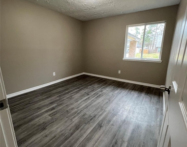 2410 Rolling Glen Drive - Photo Thumbnail 10