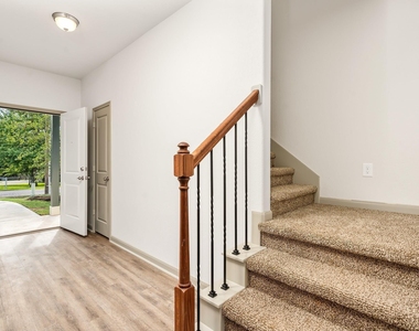 918 Shady Lane - Photo Thumbnail 2