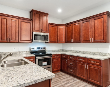 918 Shady Lane - Photo Thumbnail 4