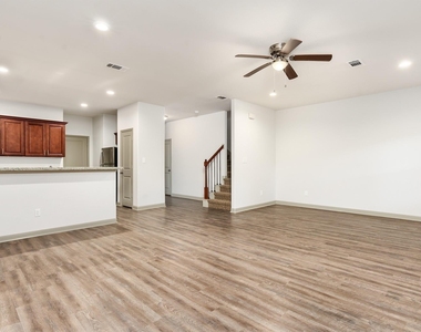 918 Shady Lane - Photo Thumbnail 10