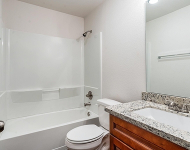 918 Shady Lane - Photo Thumbnail 16