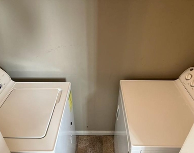 543 W 27th Street - Photo Thumbnail 14
