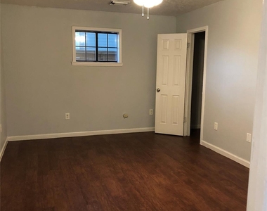 543 W 27th Street - Photo Thumbnail 9
